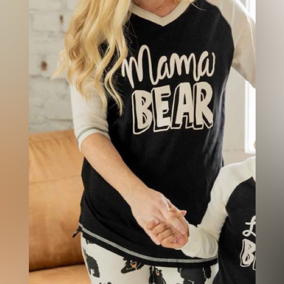 NWT Black and cream “Mama Bear” Graphic Tee Size Small - Picture 2 of 4